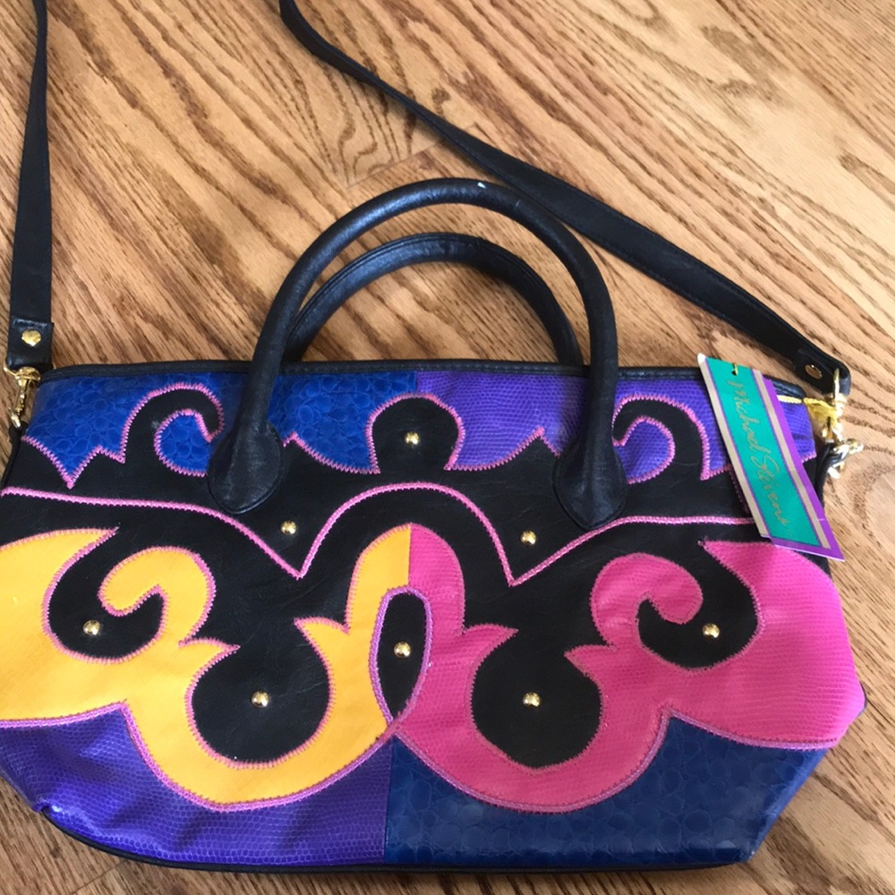Beautiful leather with detachable strap